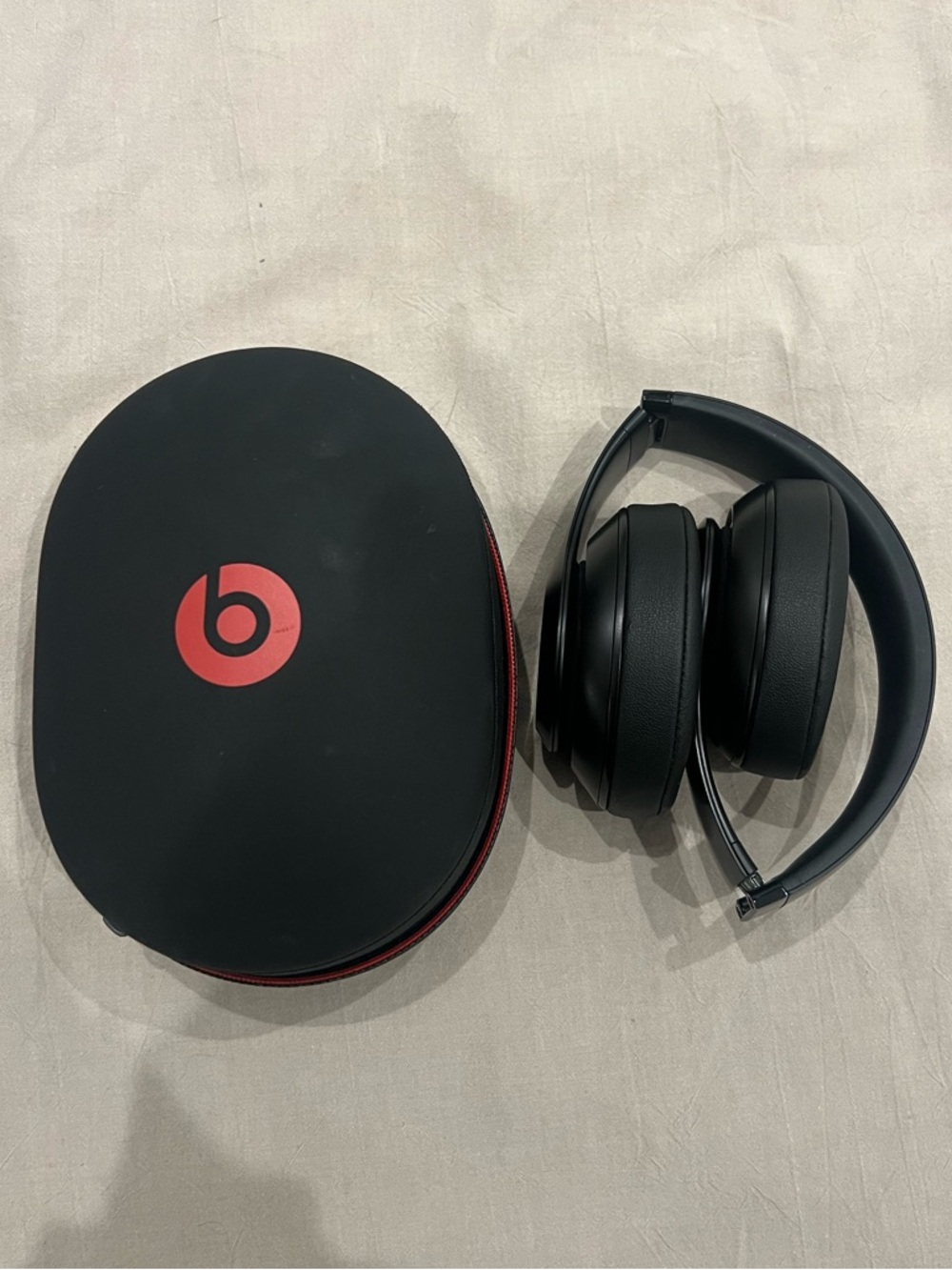 Beats Studio3 Wireless Noise Cancelling Headphones - Picture 4 of 10